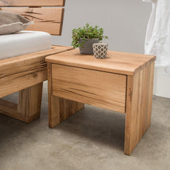Nachttisch UNIKA Wildeiche massiv Möbel Rufli AG nachttisch-unika-wildeiche-massiv-geolt-50-x-42-cm_1