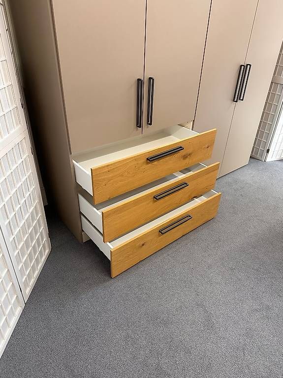 Schrank JUTZLER mit Aussenschubladen