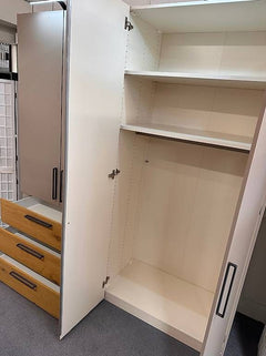 Schrank JUTZLER mit Aussenschubladen Möbel Rufli AG 4-turiger-schrank-jutzler-3-aussenschubladen-nougat-eiche-203-x-220-cm-3