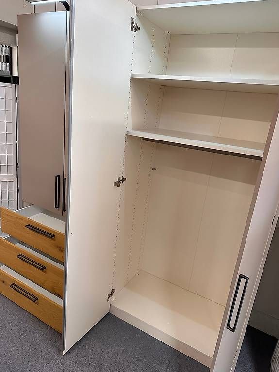 Schrank JUTZLER mit Aussenschubladen Möbel Rufli AG 4-turiger-schrank-jutzler-3-aussenschubladen-nougat-eiche-203-x-220-cm-3