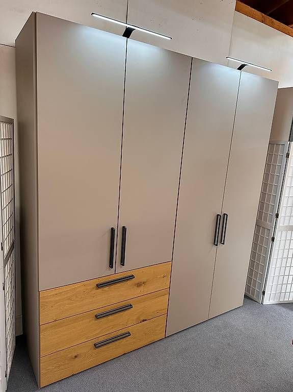Schrank JUTZLER mit Aussenschubladen