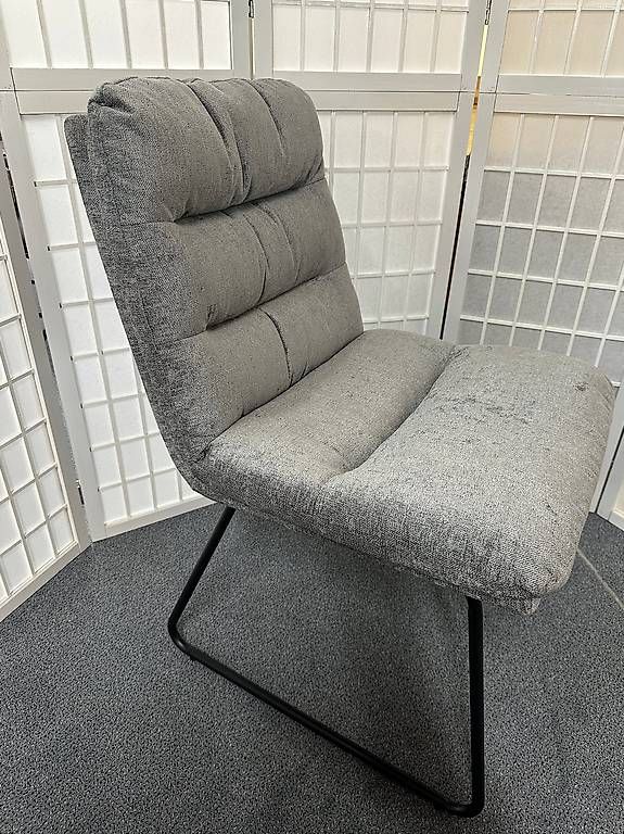 4 Stühle PINA Stoff grau Möbel Rufli AG 6-stuhle-pina-stoff-laura-108-grau-kufen-metall-schwarz-2