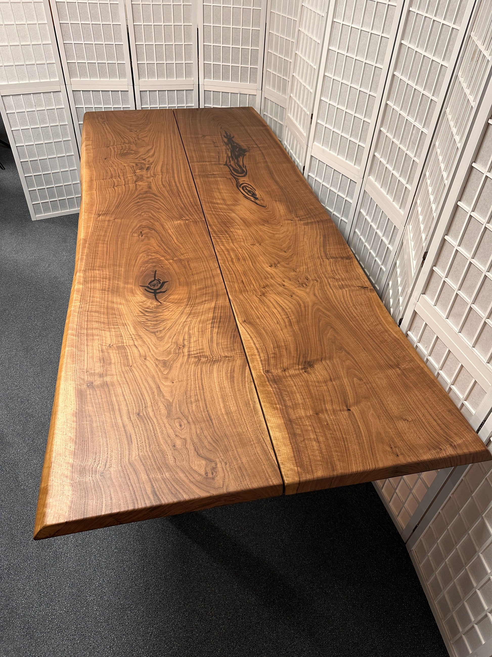 Tisch 18HUNDERT Nussbaum massiv Ausstellungsmodell Länge 260 cm Möbel Rufli AG IMG_0984