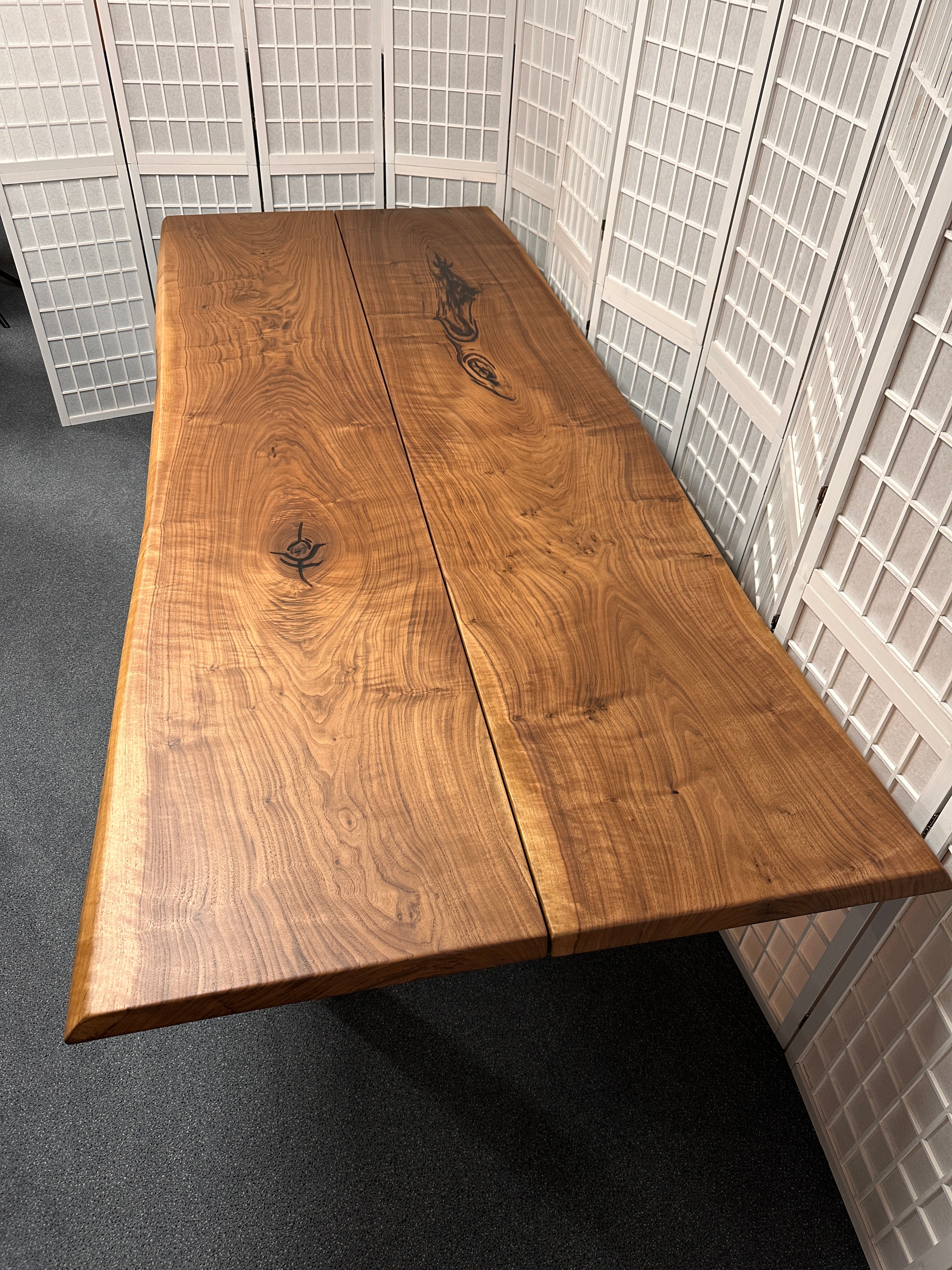Tisch 18HUNDERT Nussbaum massiv Ausstellungsmodell Länge 260 cm Möbel Rufli AG IMG_0984
