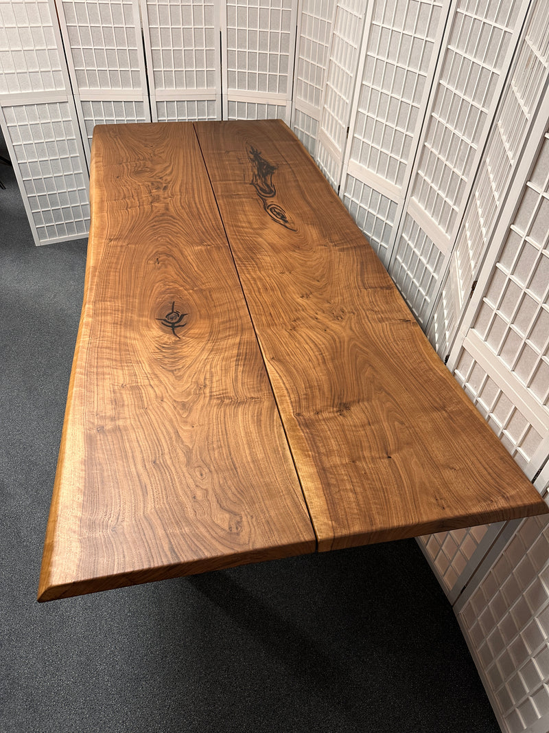 Tisch 18HUNDERT Nussbaum massiv Ausstellungsmodell Länge 260 cm Möbel Rufli AG IMG_0984