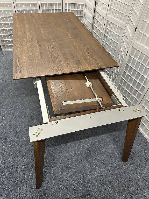 Tisch ERIKA Wildeiche massiv gebeizt