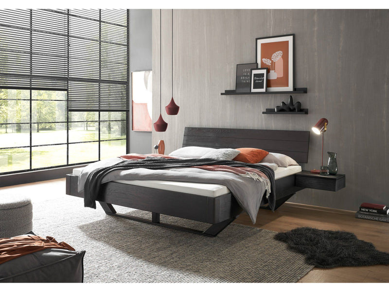 Bett BLACK EDITION Wildeiche massiv schwarz Möbel Rufli AG bett-black-edition-wildeiche-massiv-schwarz-holzkufen-cm