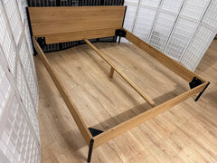 Bett SARAH Wildeiche massiv 180 x 200 cm Möbel Rufli AG bettrahmen-bett-sarah-mit-kopfteil-wildeiche-massiv-180-x-200-cm