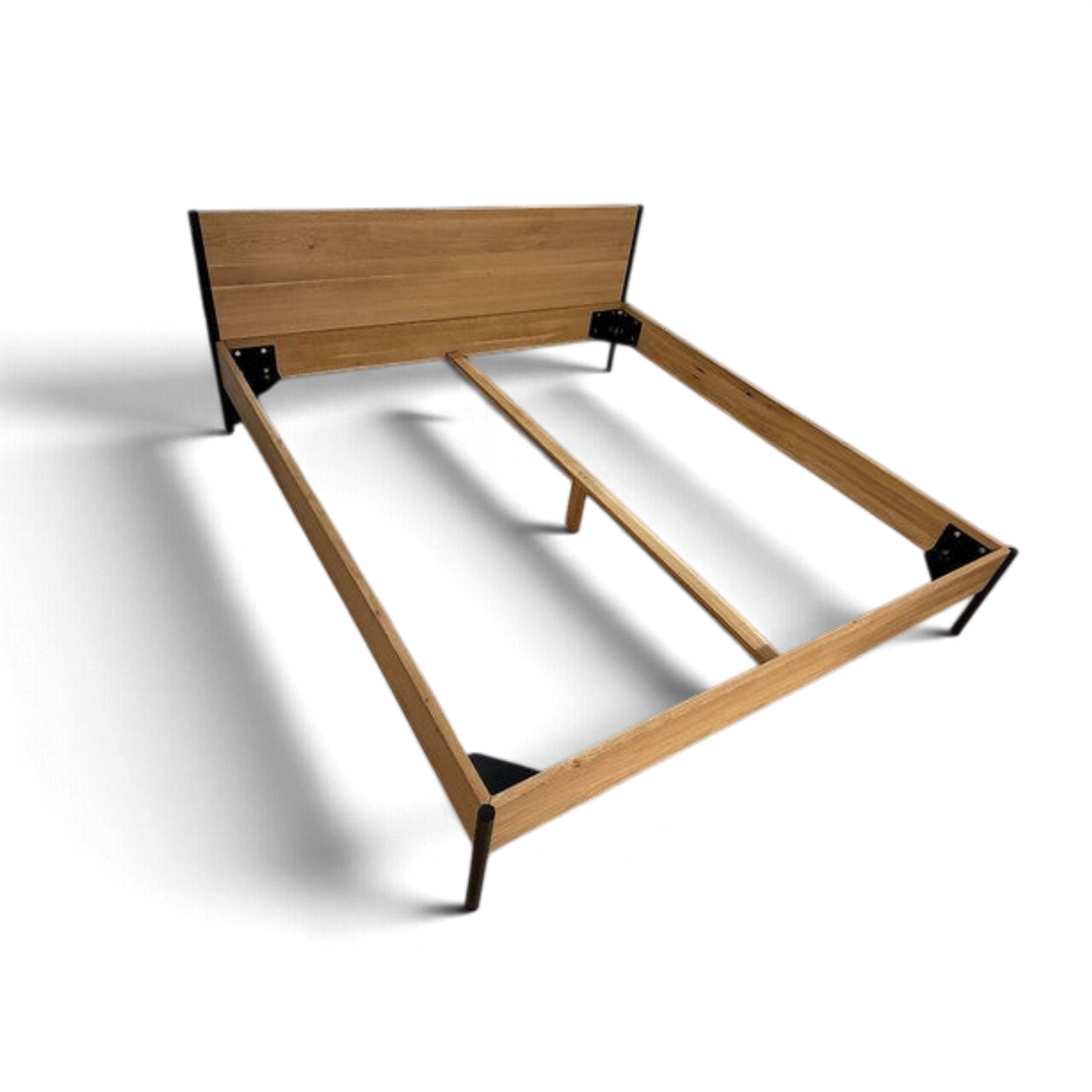 Bett SARAH Wildeiche massiv 180 x 200 cm Möbel Rufli AG bettrahmen-bett-sarah-mit-kopfteil-wildeiche-massiv-180-x-200-cm