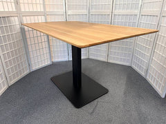 Tisch ELIAS MOLLIS Wildeiche massiv 130 x 80 cm Möbel Rufli AG bistro-tisch-elias-mollis-wildeiche-massiv-natur-lackiert-quadratisch-130x80-cm-2
