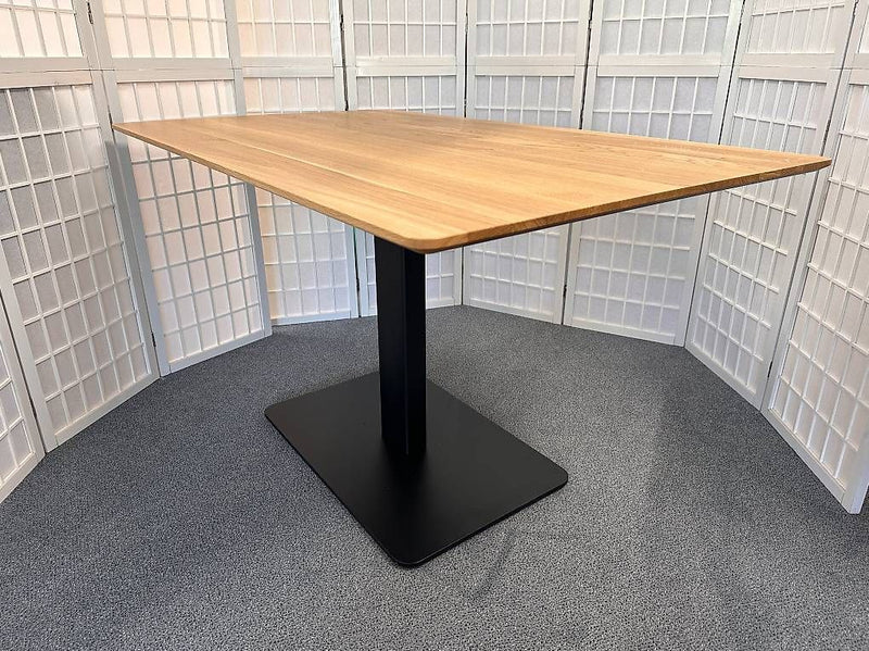 Tisch ELIAS MOLLIS Wildeiche massiv 130 x 80 cm Möbel Rufli AG bistro-tisch-elias-mollis-wildeiche-massiv-natur-lackiert-quadratisch-130x80-cm-2
