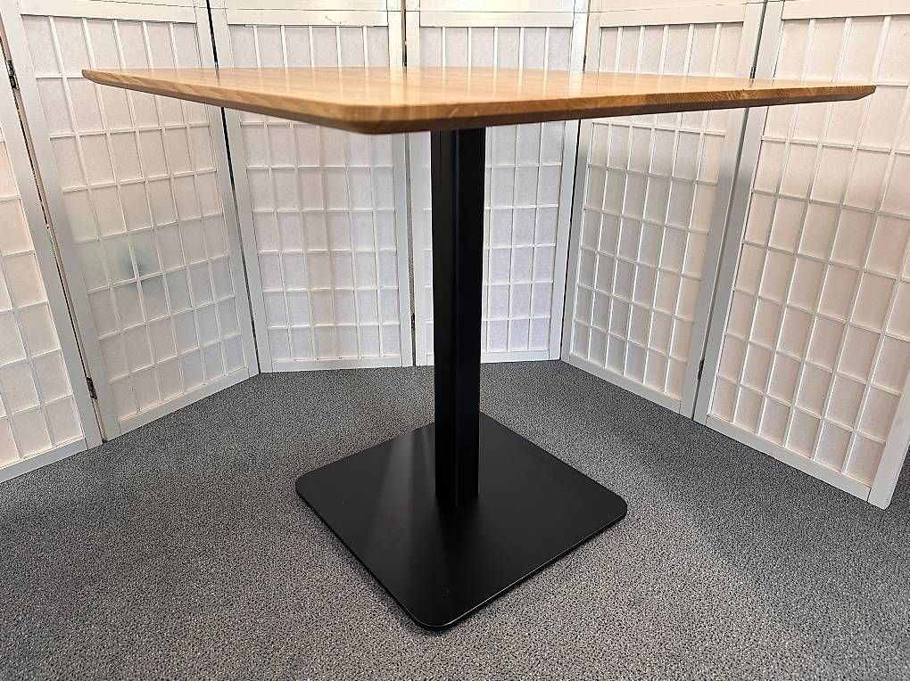Tisch ELIAS MOLLIS Wildeiche massiv 80 x 80 cm Möbel Rufli AG bistro-tisch-elias-mollis-wildeiche-massiv-natur-lackiert-quadratisch-80-cm-4