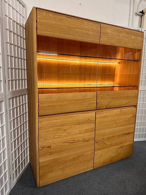 Highboard NYON Asteiche massiv Möbel Rufli AG highboard-nyon-wimmer-asteiche-wildeiche-massiv-beleuchtung-120-cm