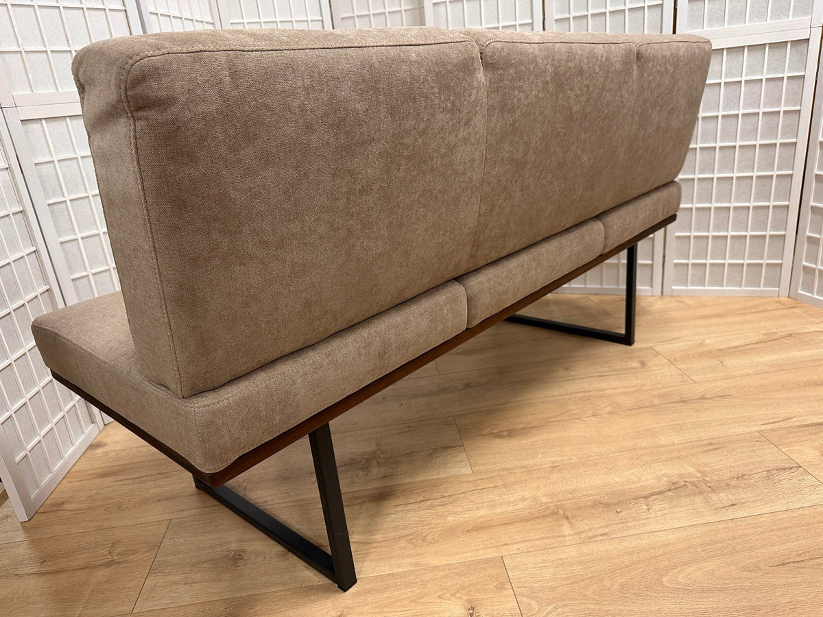 Sitzbank VARIA Microfaser Nussbaum massiv 160 cm Möbel Rufli AG sitzbank-wimmer-varia-microfaser-romeo-8029-chinchilla-nussbaum-massiv-metallkufen-160-cm-4