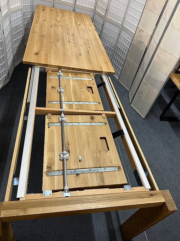 Tisch EVA von Dudinger Wildeiche massiv