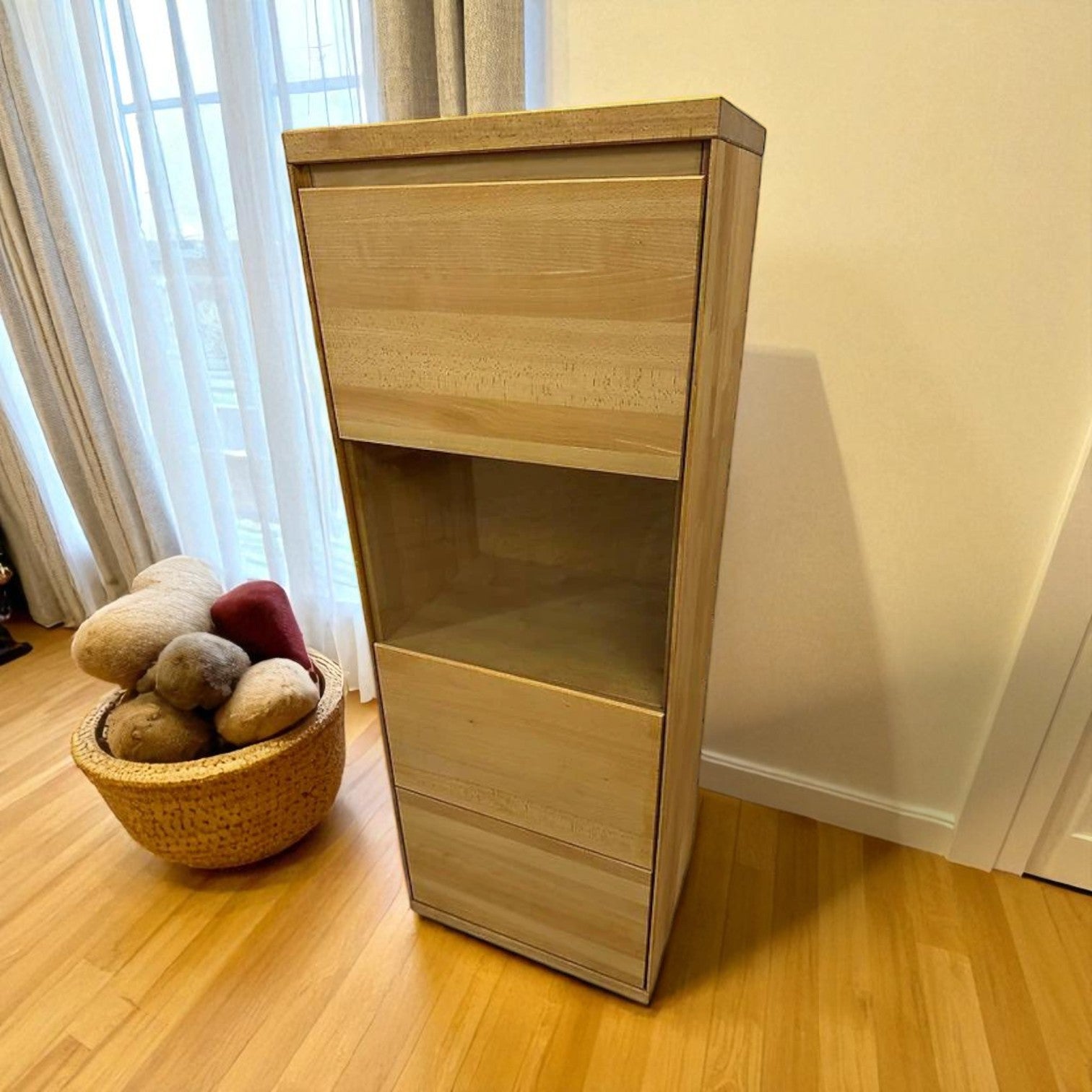 Vitrine FLAIR Kernbuche massiv