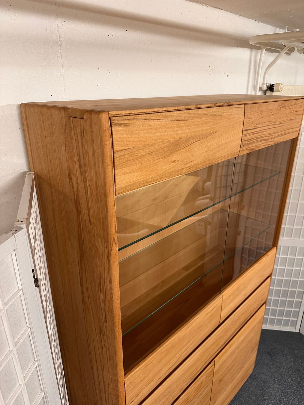 Vitrine NYON Kernbuche massiv Möbel Rufli AG vitrine-highboard-wimmer-nyon-kernbuche-massiv-120-x-190-cm-2