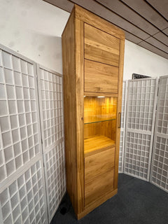 Highboard CASERA Asteiche massiv Möbel Rufli AG wimmer-vitrine-casera-rustikale-asteiche-massiv-natur-geolt-64-cm-beleuchtung